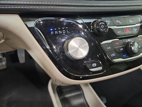 Used 2021 Chrysler Pacifica Touring-L image 24