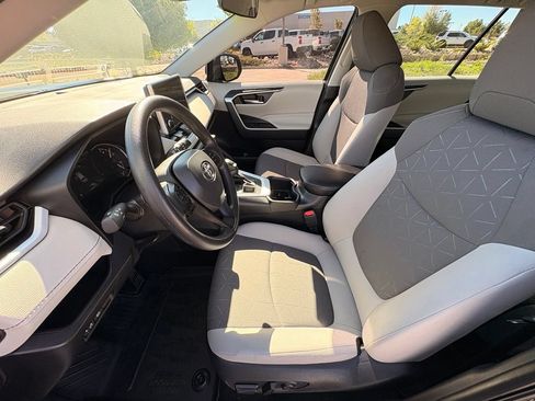 Used 2025 Toyota RAV4 XLE AWD/4WD image 12