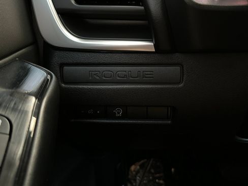 Used 2025 Nissan Rogue S FWD image 26