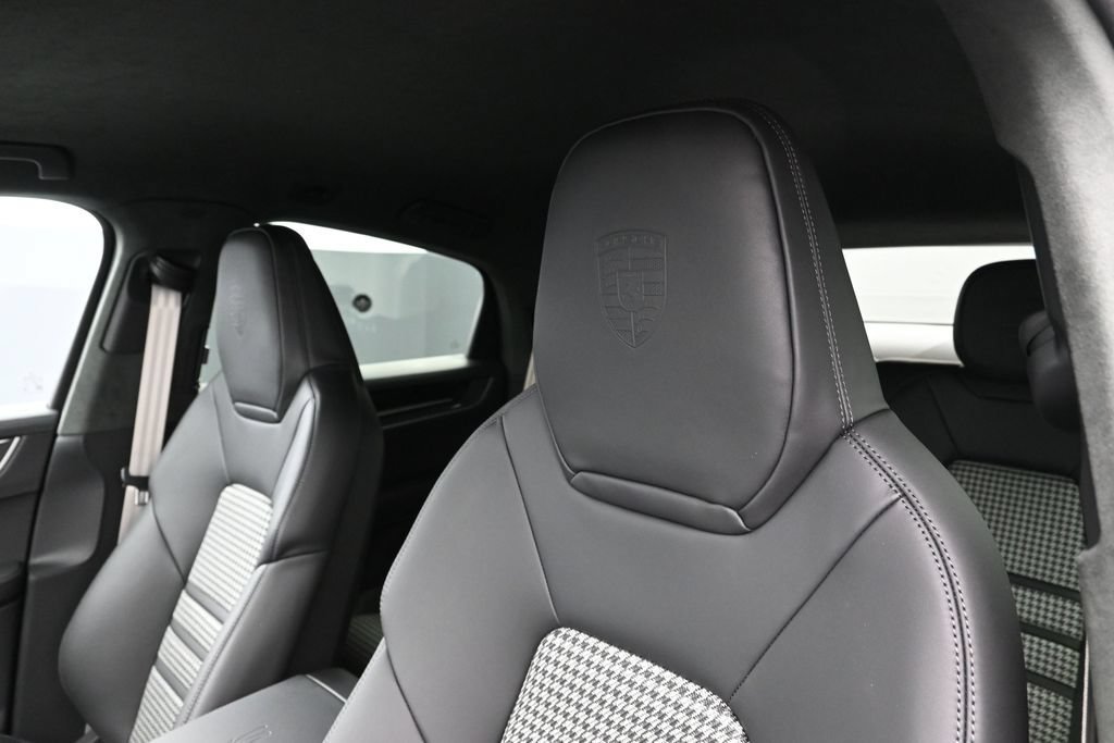 Certified 2026 Porsche Cayenne GTS AWD/4WD image 16