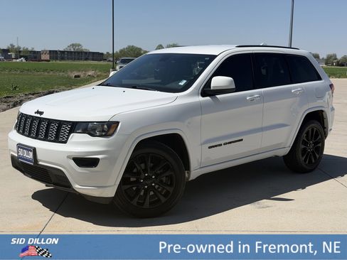 Used 2018 Jeep Grand Cherokee Altitude image 1