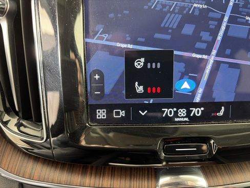 Used 2024 Volvo XC60 B5 Plus image 25