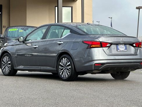 Used 2025 Nissan Altima 2.5 SV FWD image 6