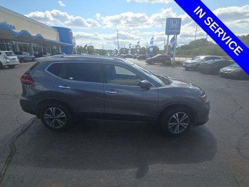 Used 2019 Nissan Rogue SV w/ Sun & Sound Touring Package AWD/4WD image 4