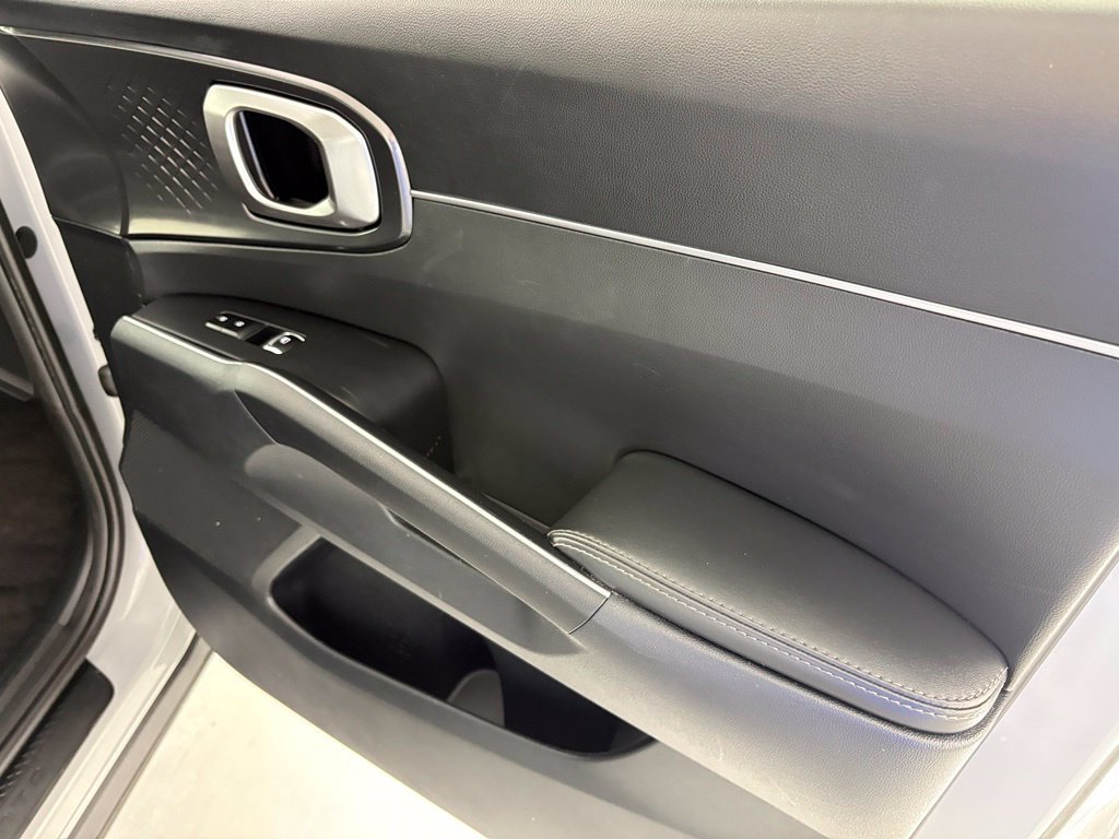 Used 2025 Kia Sorento S w/ Panoramic Sunroof Package FWD image 46