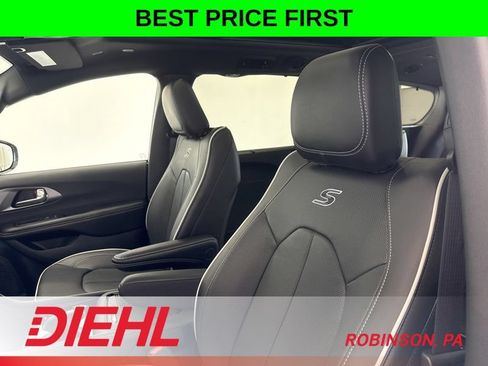 New 2027 Chrysler Pacifica Limited AWD/4WD image 22
