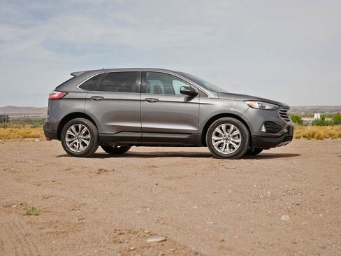 Used 2021 Ford Edge Titanium FWD image 10