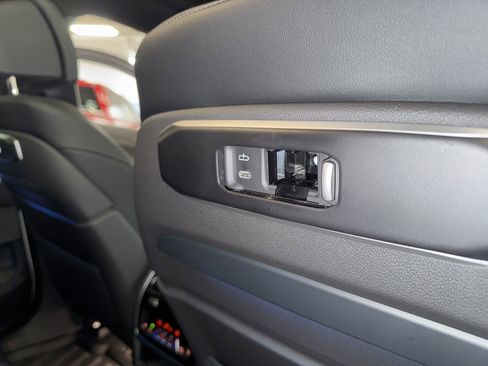 Used 2025 BMW X6 M60i w/ Executive Package image 21