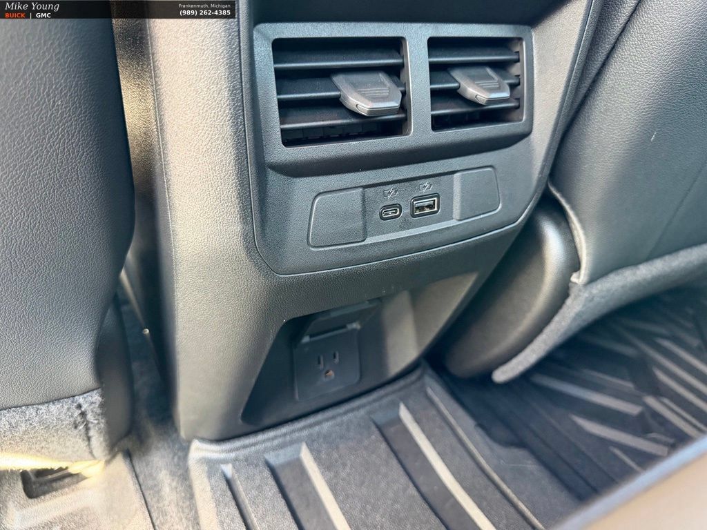 Used 2026 Chevrolet Colorado ZR2 w/ Technology Package AWD/4WD image 13