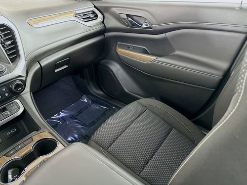 Used 2023 GMC Acadia SLE w/ Driver Convenience Package image 30