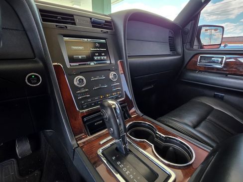 Used 2015 Lincoln Navigator 4WD image 16