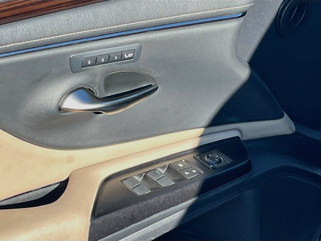 Used 2019 Lexus ES 300h w/ Premium Package FWD image 18