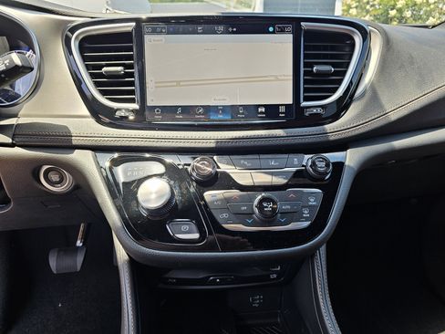 New 2026 Chrysler Pacifica Pinnacle w/ Trailer Tow Group AWD/4WD image 26