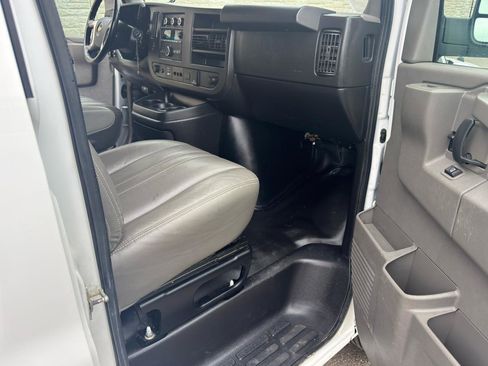 Used 2019 Chevrolet Express 3500 w/ Driver Convenience Package RWD image 23