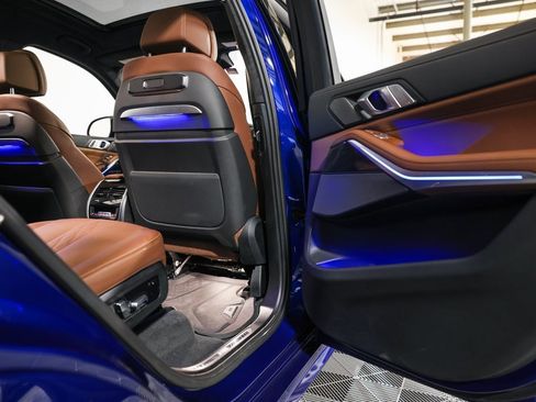 Used 2025 BMW X7 M60i image 24