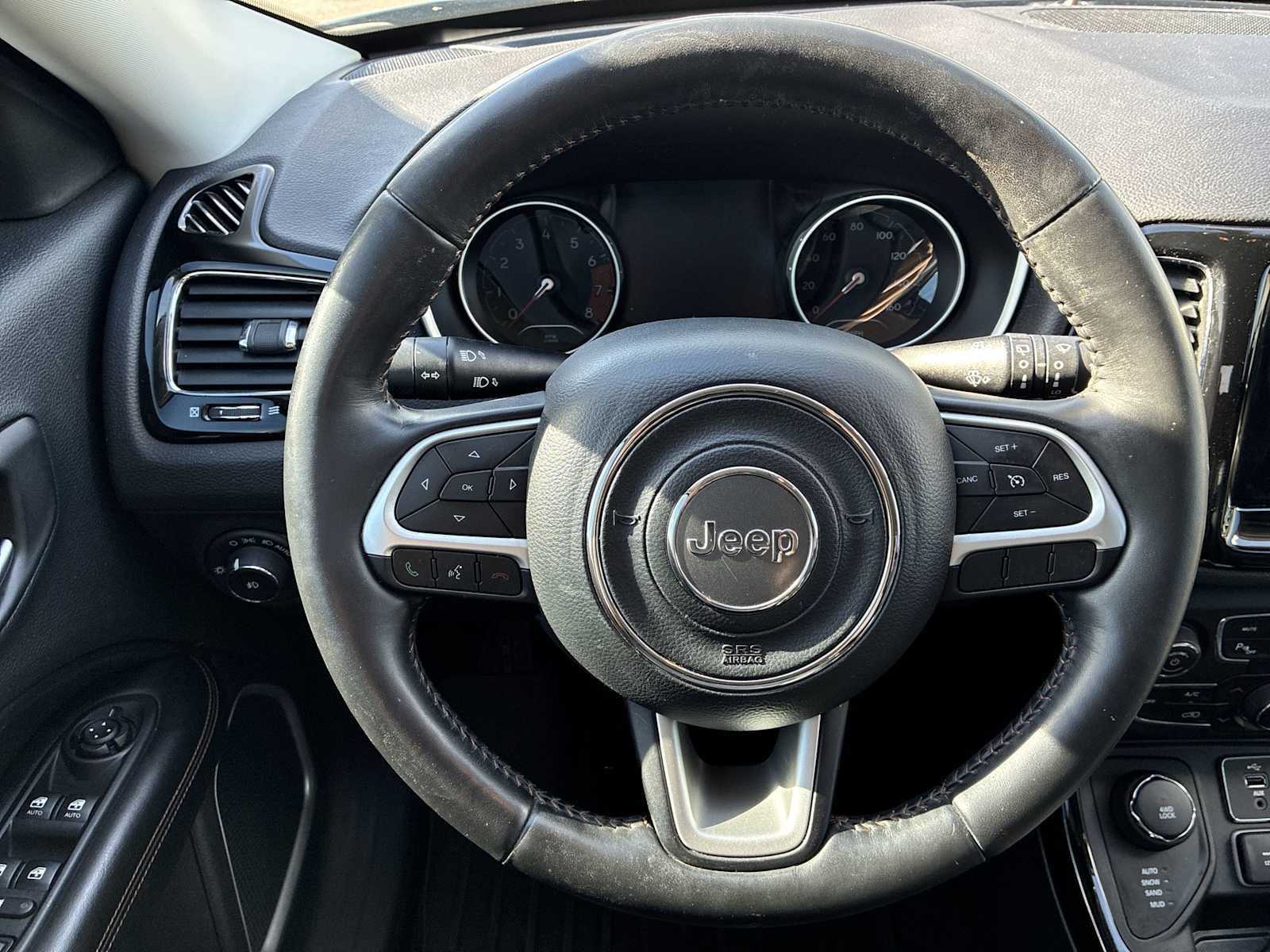 Used 2018 Jeep Compass Limited w/ Navigation Group AWD/4WD image 11