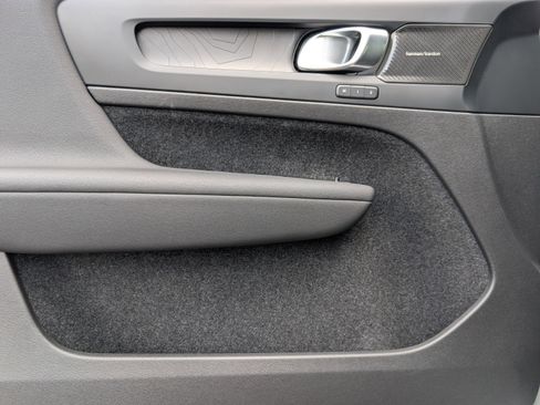 Used 2023 Volvo XC40 Recharge Ultimate w/ Protection Package Premier image 12