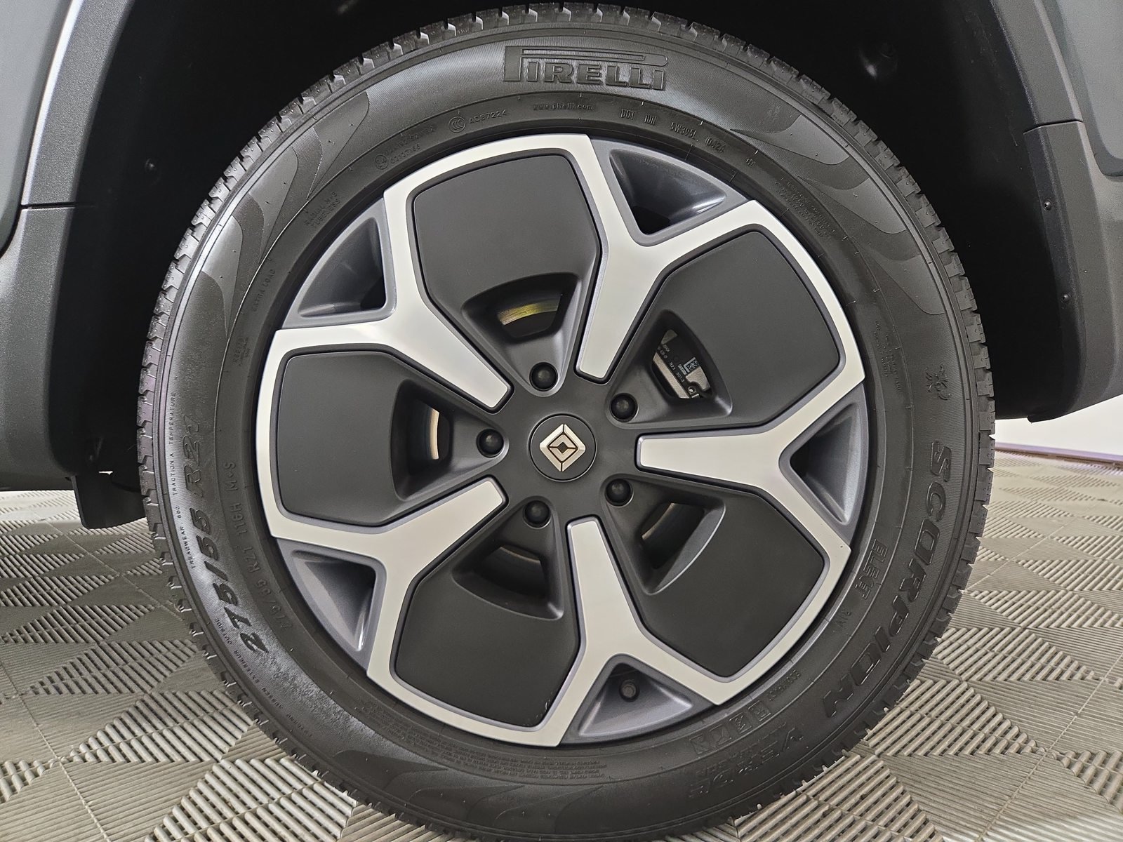 Used 2024 Rivian R1T Adventure Dual AWD/4WD image 10