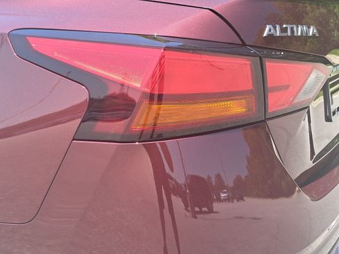 Used 2025 Nissan Altima 2.5 SV FWD image 31