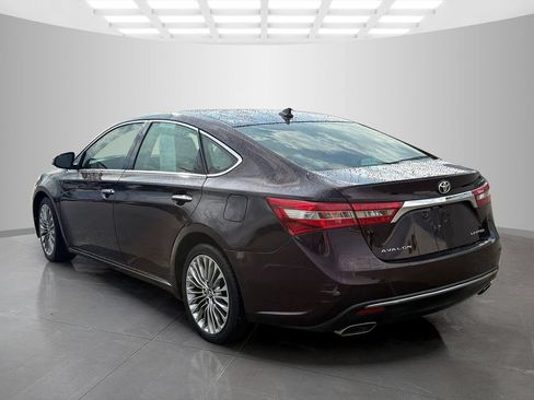 Used 2016 Toyota Avalon Limited w/ Toyota Safety Sense Package FWD image 4