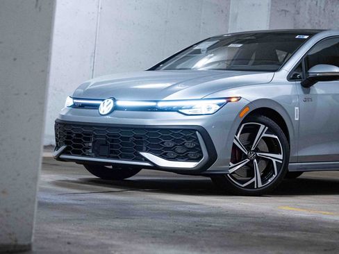New 2026 Volkswagen GTI SE FWD image 2