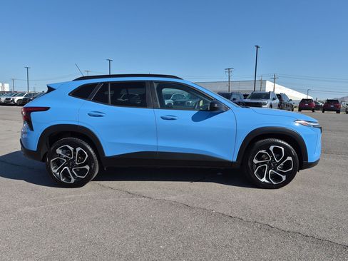 Used 2024 Chevrolet Trax RS w/ Driver Confidence Package FWD image 2