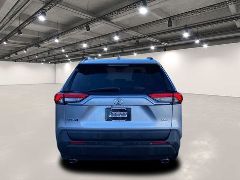 Used 2020 Toyota RAV4 XLE Premium image 6