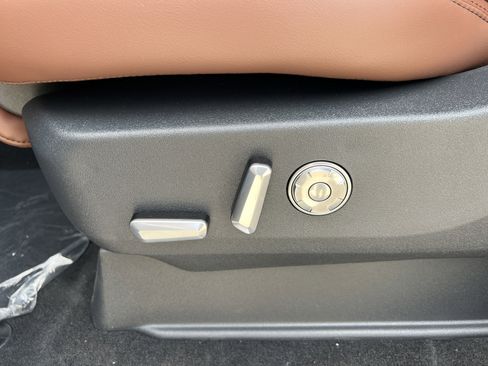 New 2025 Lincoln Navigator Reserve image 25