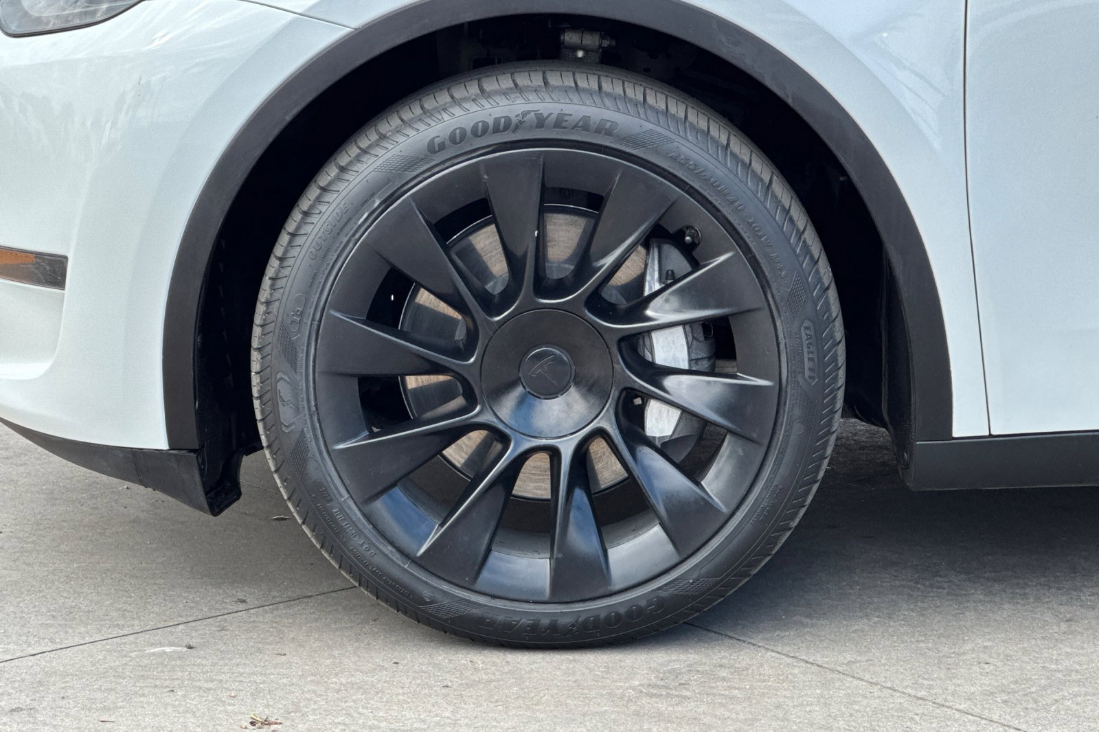 Used 2023 Tesla Model Y Long Range AWD/4WD image 25