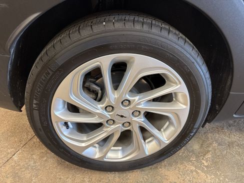 Used 2023 Chevrolet Bolt EUV LT FWD image 12