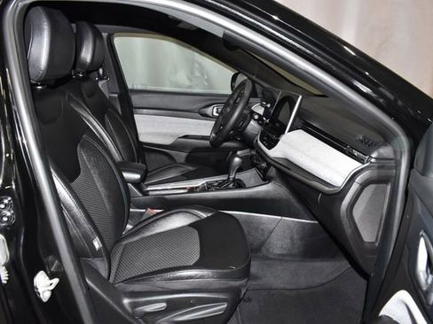 Used 2024 Jeep Compass Latitude image 27