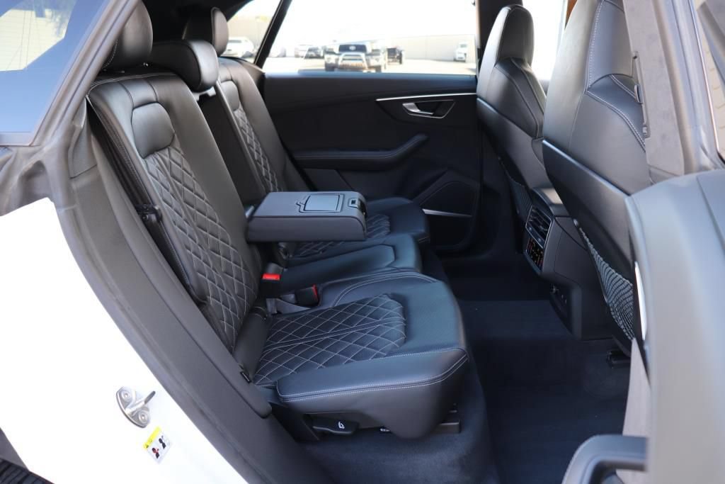 Used 2023 Audi SQ8 Prestige AWD/4WD image 28