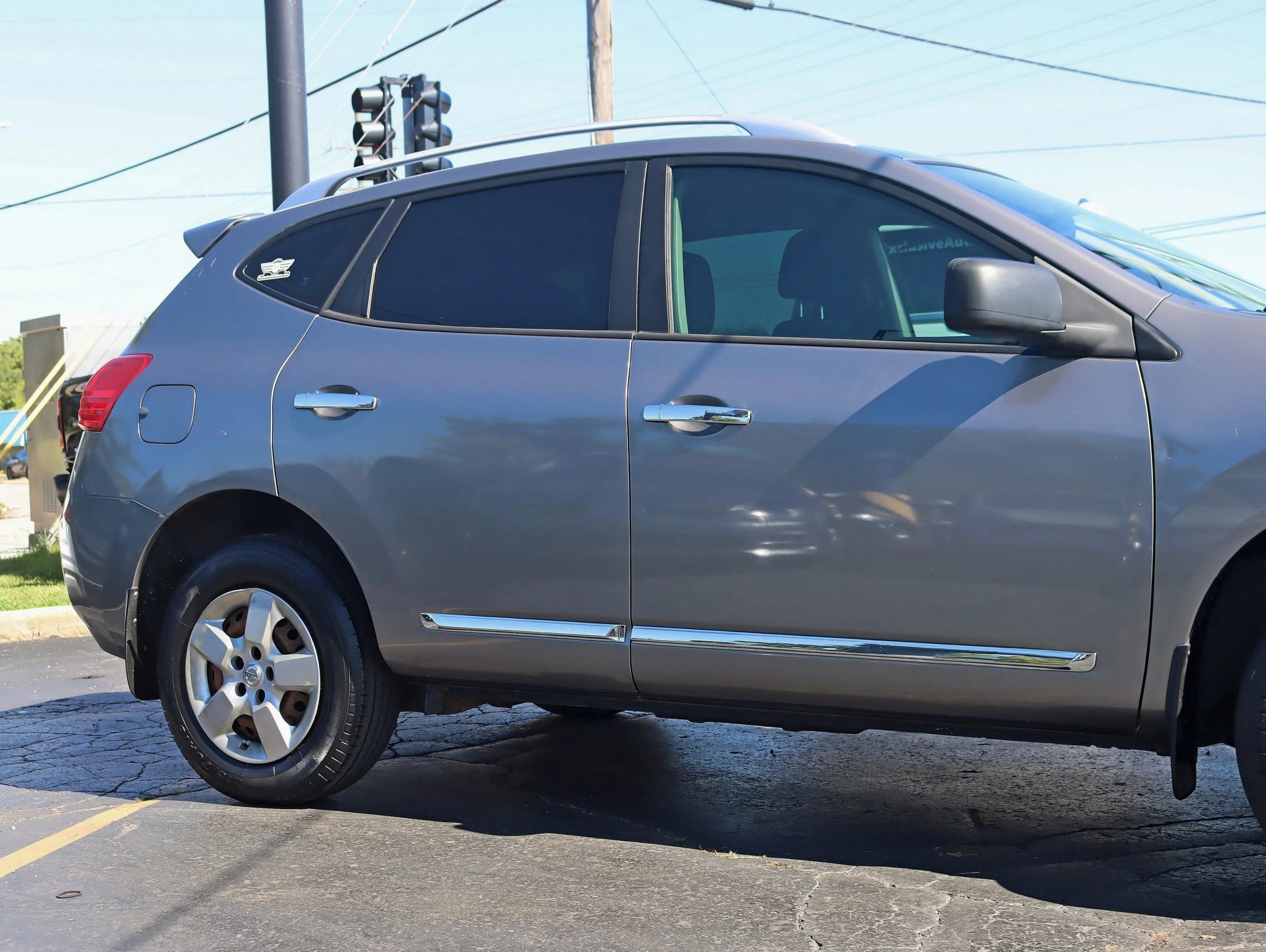 Used 2015 Nissan Rogue S w/ Convenience Package AWD/4WD image 4