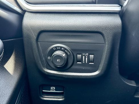 Used 2025 Jeep Grand Cherokee L Limited image 43