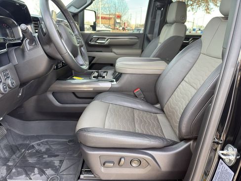 Used 2024 Chevrolet Silverado 2500 ZR2 w/ Technology Package image 14