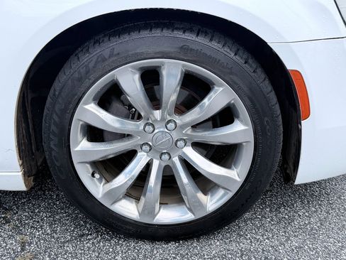 Used 2020 Chrysler 300 Limited RWD image 36