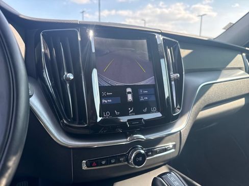Used 2020 Volvo XC60 T5 Momentum w/ Protection Package Premier AWD/4WD image 18