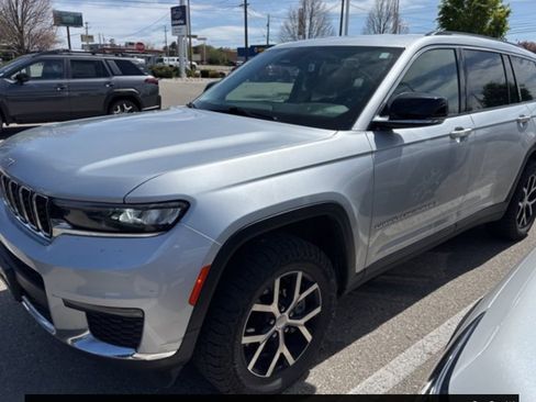 Used 2023 Jeep Grand Cherokee L Limited image 11