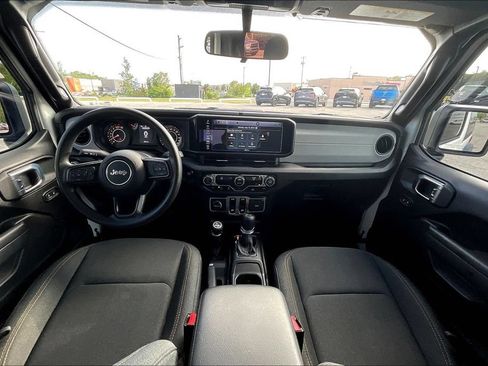 Used 2026 Jeep Wrangler Sport AWD/4WD image 5