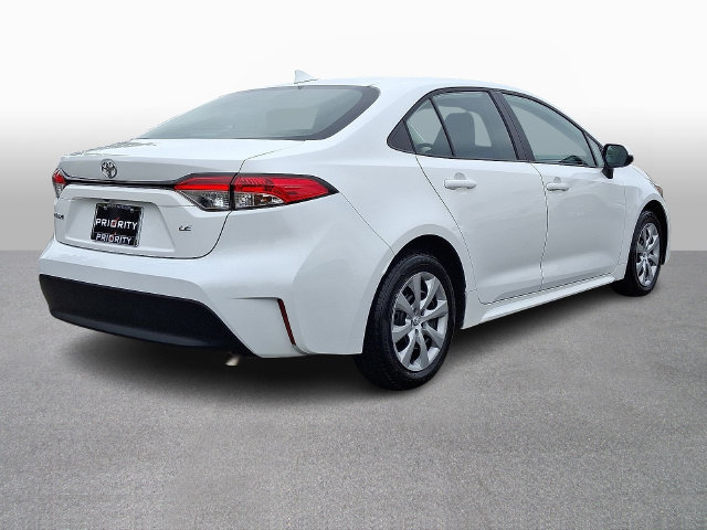 Used 2025 Toyota Corolla LE FWD image 4