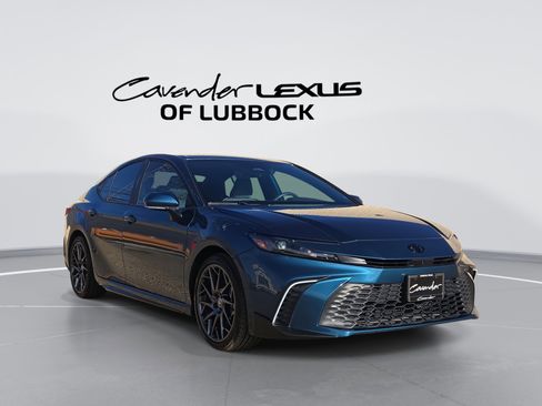 Used 2025 Toyota Camry SE image 1