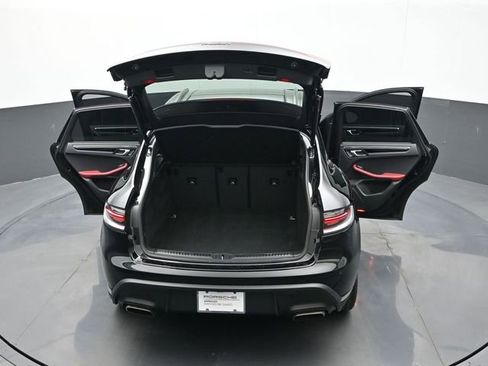Certified 2024 Porsche Macan AWD/4WD image 28