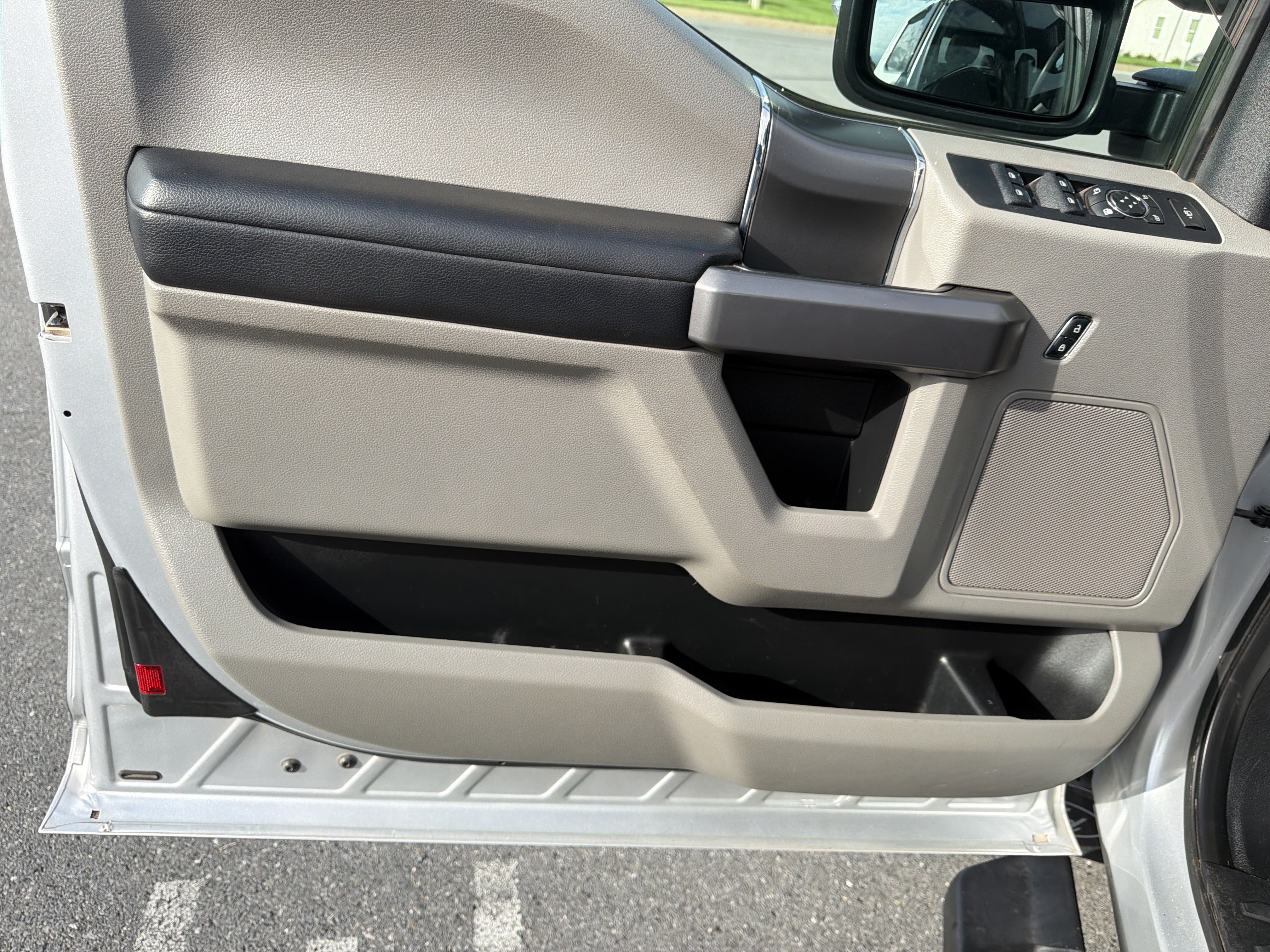 Used 2019 Ford F250 XLT w/ XLT Premium Package AWD/4WD image 15