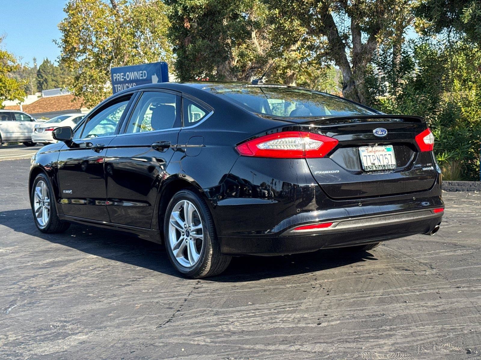 Used 2016 Ford Fusion SE FWD image 12