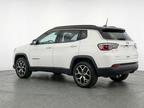 Used 2025 Jeep Compass Limited image 6