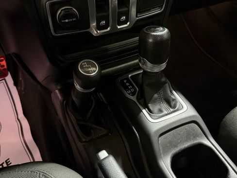 Certified 2018 Jeep Wrangler Sport AWD/4WD image 25