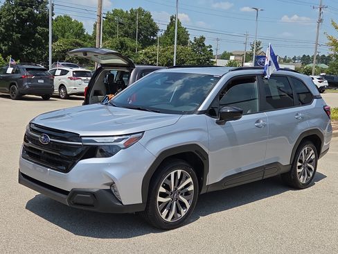 Certified 2025 Subaru Forester Touring AWD/4WD image 7