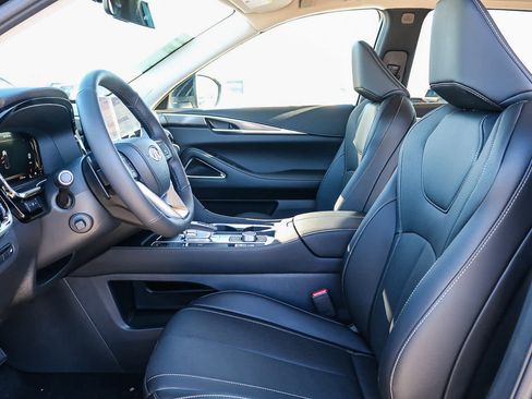 New 2026 INFINITI QX60 Luxe image 17