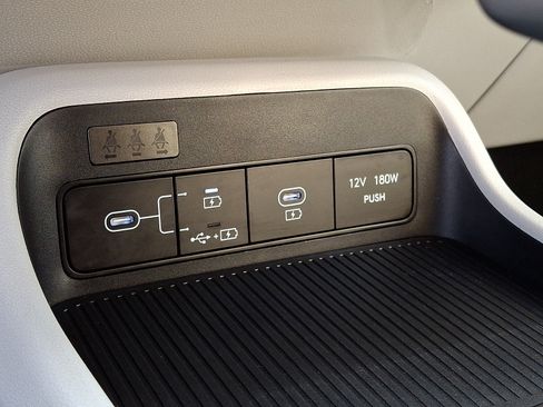Certified 2025 Hyundai Kona SEL AWD/4WD image 18