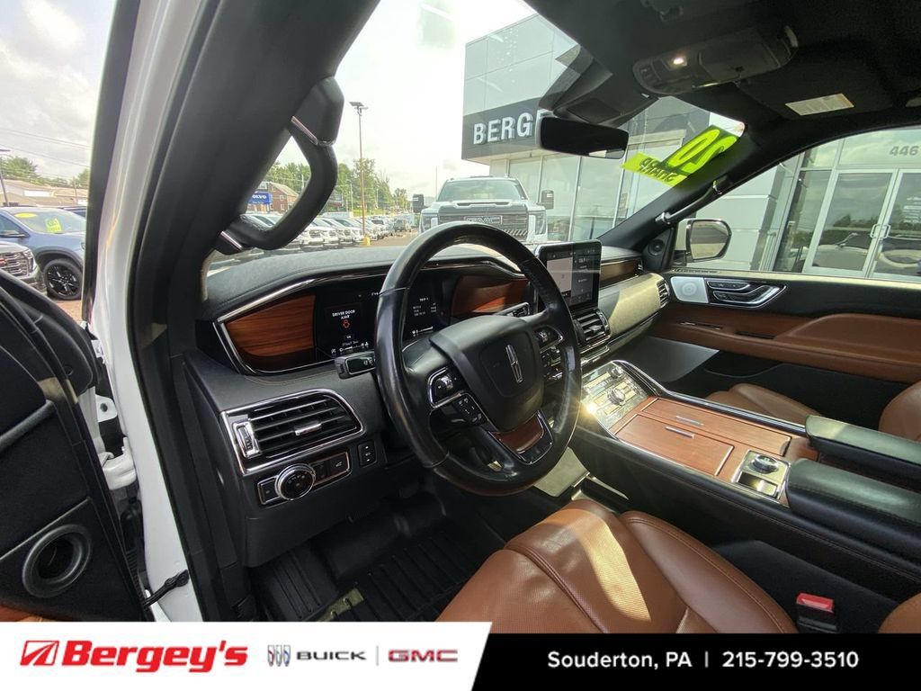 Used 2020 Lincoln Navigator Reserve w/ Equipment Group 208A Reserve AWD/4WD image 12